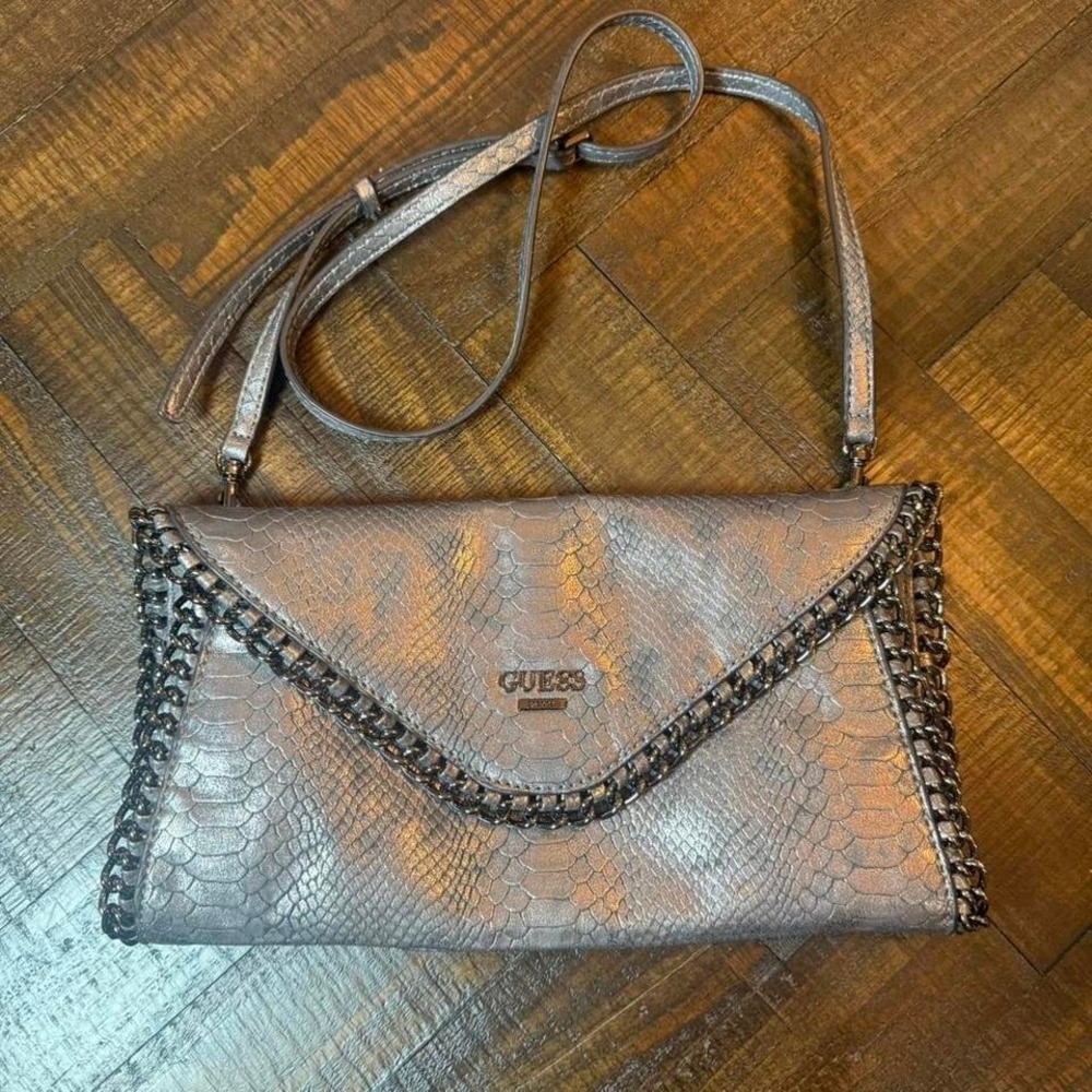 Vintage Guess Y2K Silver Snakeskin Crossbody Clutch Metallic Chain Bag‎